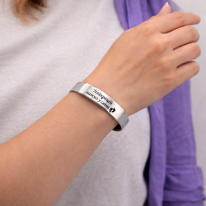 Браслет з ювелірної сталі з гравіюванням подарунок мамі на 8 Березня