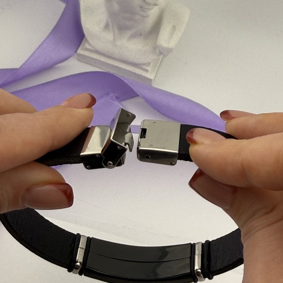 Браслет шкіряний з гравіюванням подарунок для близької людини