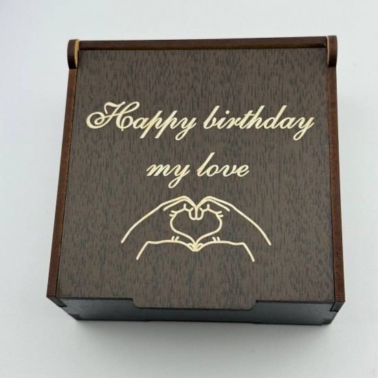 Подарункова коробочка на день народження для закоханих