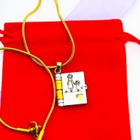 Кулон книжка з гравіюванням для донечки подарунок від мами на 8 Березня