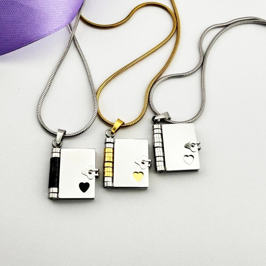 Кулон у формі книжки з гравіюванням для донечки від мами — іменний подарунок