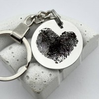Брелок з гравіюванням відбитків ваших пальців у формі серця