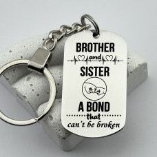 Брелок з гравіюванням на подарунок для брата чи сестри 