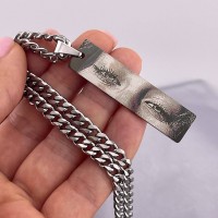 Підвіска на міцному ланцюжку з гравіюванням погляду коханої