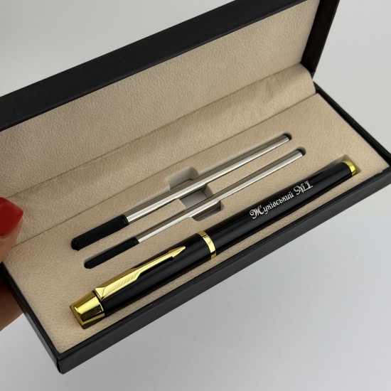Іменна письмова ручка з гравіюванням на подарунок зі змінними стрижнями