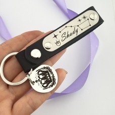 Шкіряний брелок з гравіюванням знака зодіаку "Скорпіон" подарунок на день народження